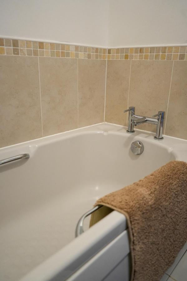 Modern Apartment Ayr Town Centre Prestwick Eksteriør billede